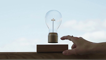 Idée cadeau pour la fête des mères Lampe en lévitation